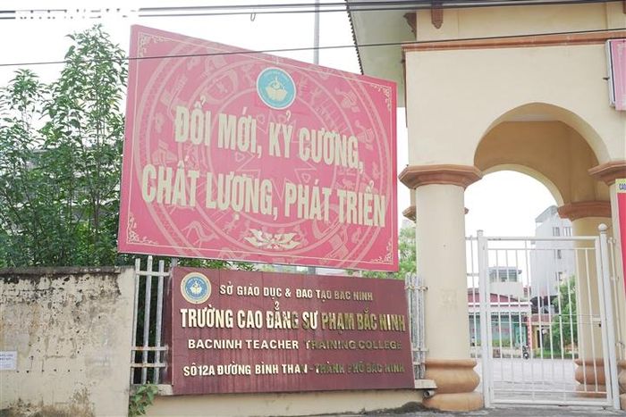 Mới đây, UBND TP Bắc Ninh ra quyết định tạm dừng điều hành hoạt động UBND phường Đại Phúc đối với ông Trần Đức Thiện, Chủ tịch phường do thiếu sót trong công tác chỉ đạo phòng, chống dịch COVID-19 khu vực Trường Cao đẳng Sư phạm Bắc Ninh.