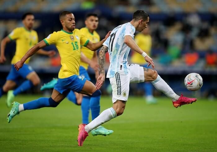 Neymar lốp bóng điệu nghệ ghi bàn thắng duy nhất trận chung kết Copa America 2021.
