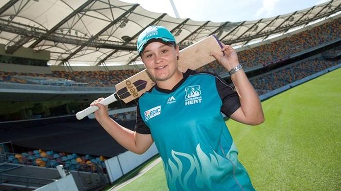 Ashleigh Barty từng bỏ quần vợt để theo đuổi cricket