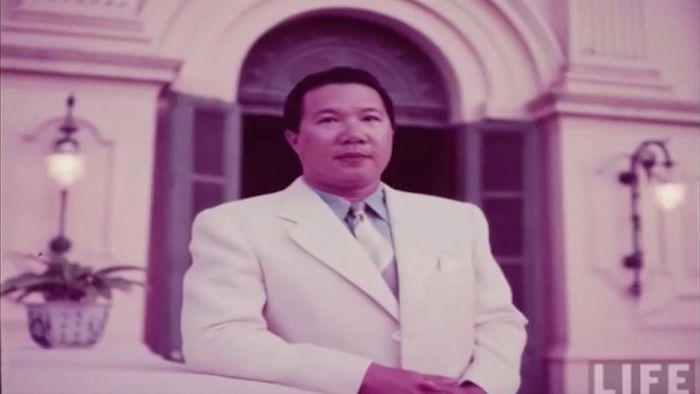 Tuy nhiên, những ngày hạnh phúc của bà Phi Ánh không kéo dài. Khi vua Bảo Đại bị phế truất (sau đó sang Pháp), nhà cửa, tài sản của bà Phi Ánh bị tịch thu, gia đình ly tán, bà phải dẫn các con về Sài Gòn sinh sống.