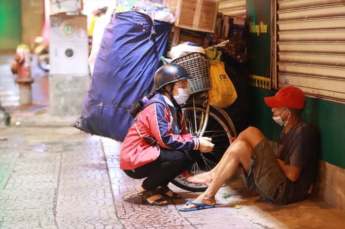 Nhiều người ở lại bám trụ TPHCM để mưu sinh khi dịch bùng lên và thành phố giãn cách