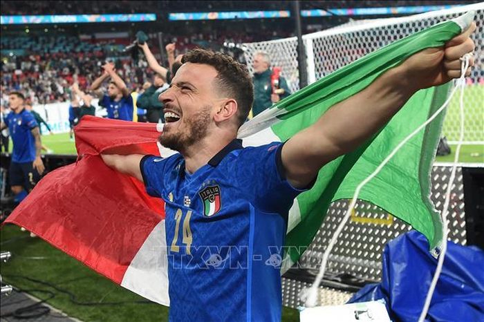 Niềm hạnh phúc của hậu vệ Italy Alessandro Florenzi sau khi đội nhà đánh bại tuyển Anh và đăng quang vô địch EURO 2020 trên sân Wembley ở London, ngày 11/7/2021. Ảnh: AFP/TTXVN