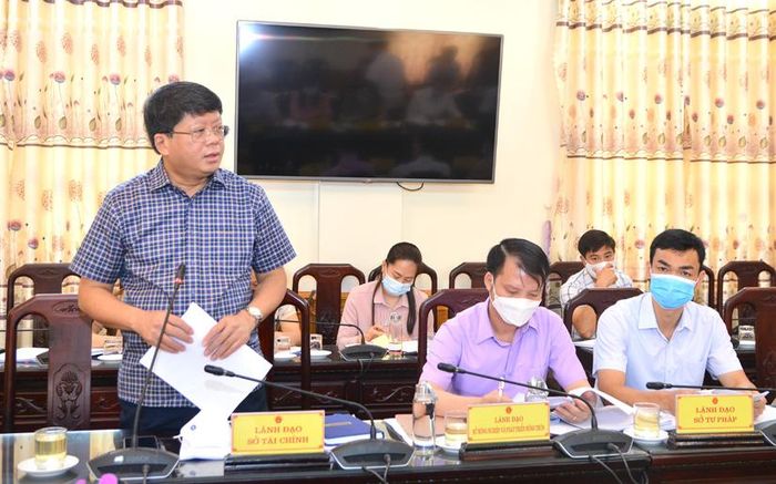 Đại biểu thảo luận tại cuộc họp.
