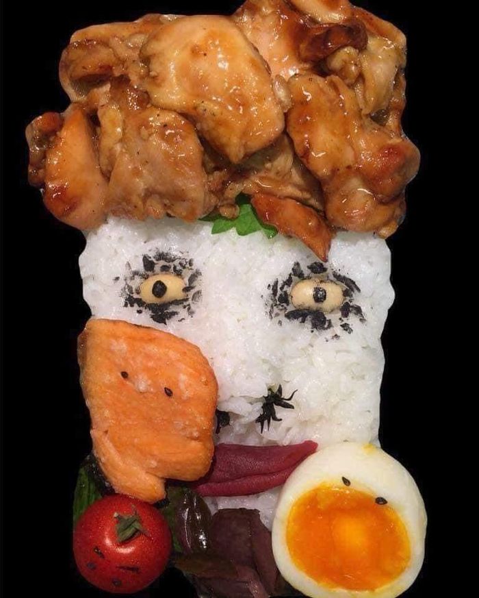  Cảm giác như thế nào nếu một người bạn của bạn mở hộp bento và thấy gương mặt này. 