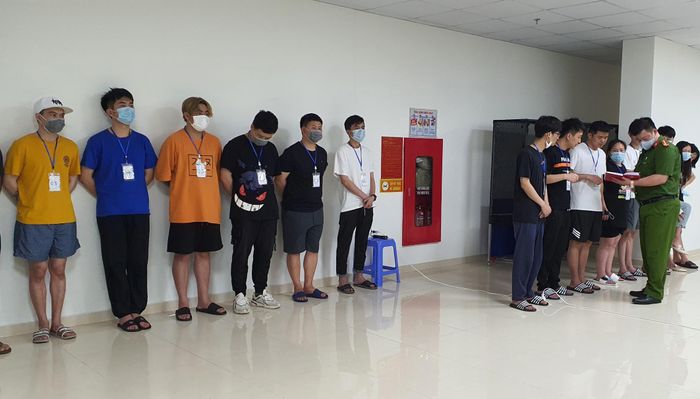 Tối 2/5, lực lượng chức năng phát hiện, bắt giữ 46 đối tượng người Trung Quốc tại 9 phòng trong chung cư Florence 28 Trần Hữu Dực (phường Cầu Diễn, quận Nam Từ Liêm)