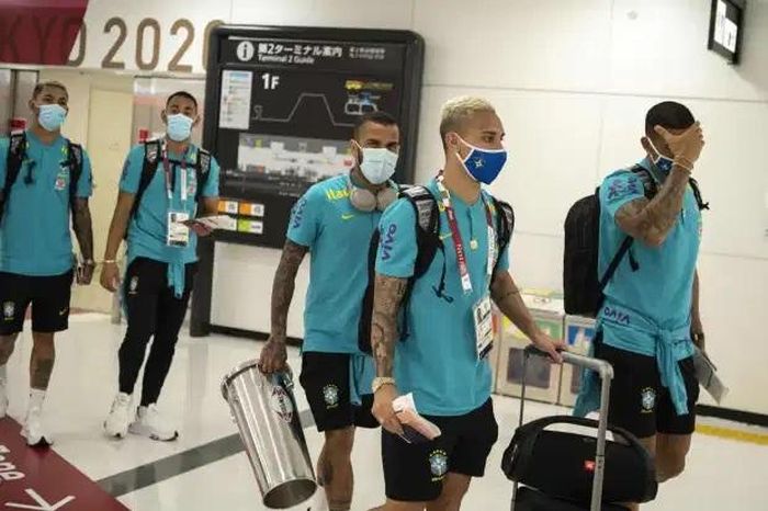 Alves mang theo trống Timba đến Nhật Bản