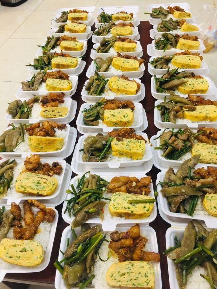 Dự án đã gửi hàng nghìn phần ăn miễn phí cho người khó khăn.