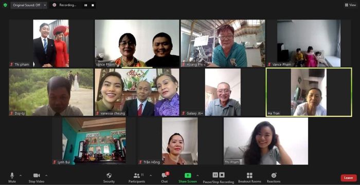 Đám cưới online của Khánh Thi và Văn Quan diễn ra trong thời kỳ giãn cách. Ảnh: NVCC. 