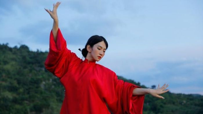 Hình ảnh trong MV “Chim quý trong lồng”