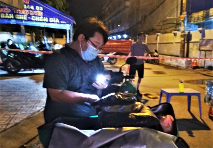 Chốt trực hoạt động 24/24h phục vụ sinh hoạt của người dân khu phong tỏa