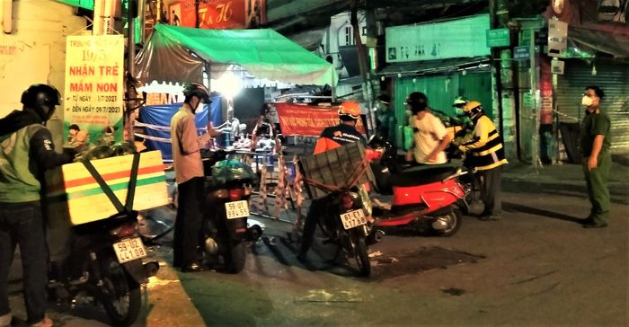 Đường Bùi Văn Ba, một điểm nóng với nhiều ca F0 nay nhịp sống đang ổn định trở lại.