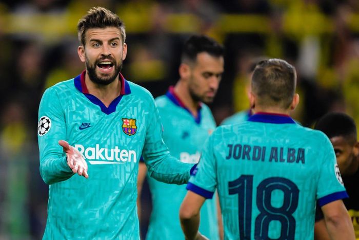 Busquets, Pique đã hai lần từ chối đề nghị của lãnh đạo Barca. Ảnh: Reuters.