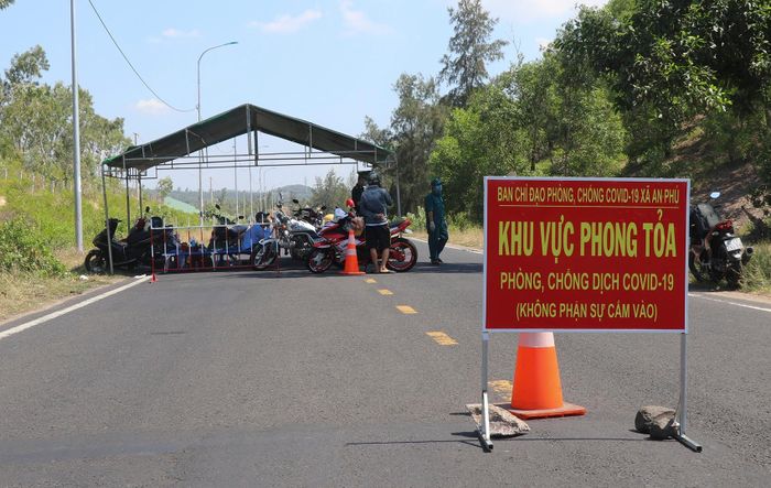 Khu vực phong tỏa xã An Phú, nơi có ca mắc Covid-19 ở TP Tuy Hòa (Phú Yên). Ảnh: M.H.