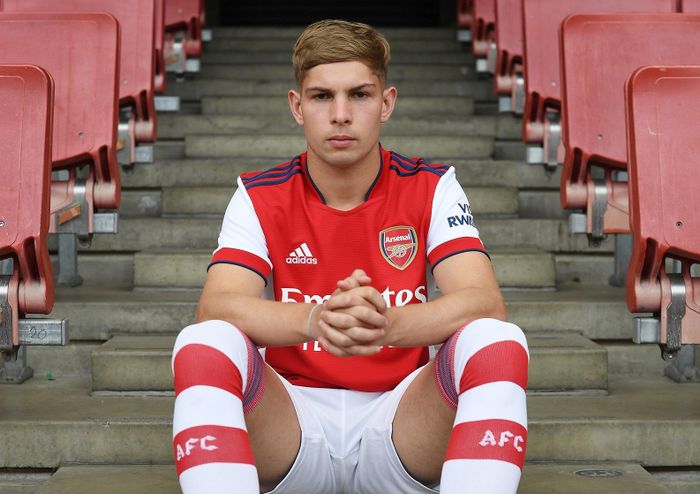 Với Smith Rowe trên sân, "Pháo thủ" không cần lo lắng về việc thiếu sự sáng tạo. Smith Rowe thường được so sánh với Kevin De Bruyne. Đó là vinh dự cũng như động lực để tài năng này cố gắng nhiều hơn nữa trong sự nghiệp.