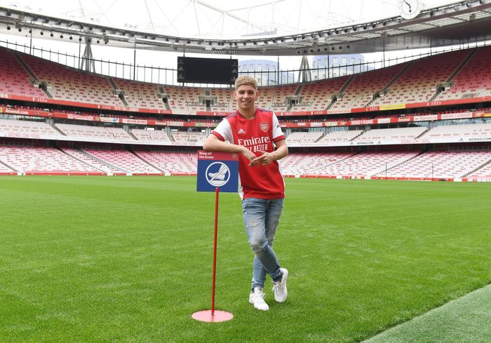 Kết thúc mùa giải 2020/21, Smith Rowe ra sân 33 trận trên mọi đấu trường. Theo Opta, tỷ lệ giành chiến thắng của đoàn quân Mikel Arteta đạt 67% khi có Smith Rowe trên sân.