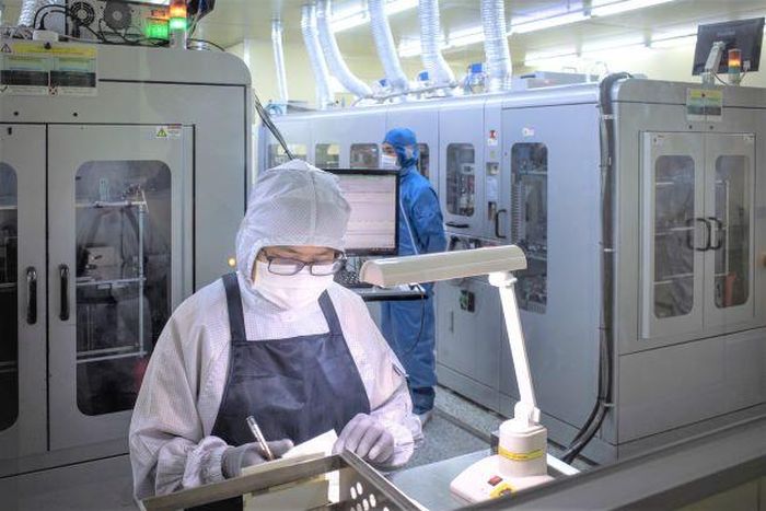  Hoạt động sản xuất trở lại tại Công ty TNHH Hana Micron Vina, Khu công nghiệp Vân Trung, huyện Việt Yên, tỉnh Bắc Giang. Ảnh: Giang Sơn Đông