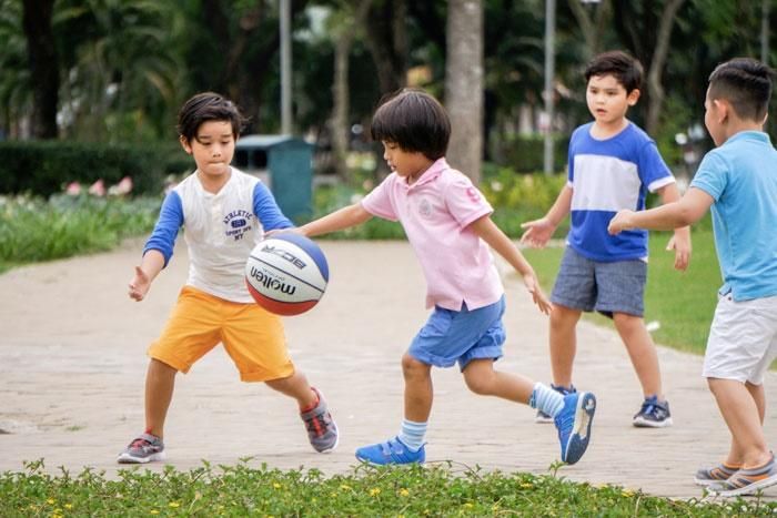 Ngoài việc tăng cường rau quả thì vận động giúp hệ tiêu hóa thúc đẩy hoạt động hạn chế táo bón