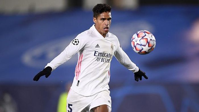 Varane luôn biết cách hỗ trợ đồng đội