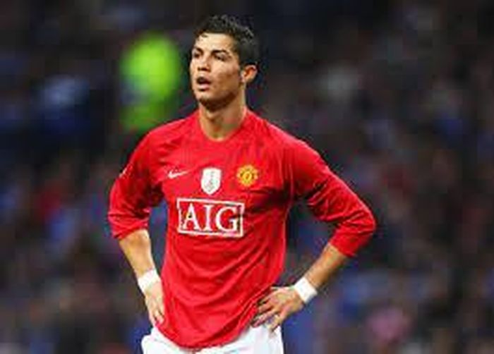 "Quỷ đỏ" cũng được yêu thích nhất tại Bồ Đào Nha bởi họ từng có Ronaldo, Nani hay hiện sở hữu Fernandes.