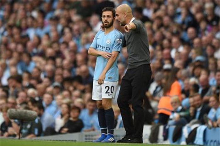 Nếu bán Bernardo Silva (trái), Man City sẽ thu về 63 triệu bảng