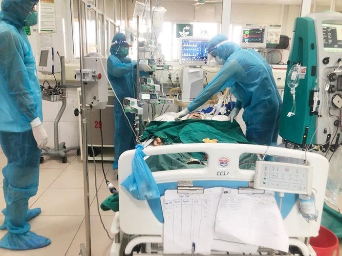 Điều trị bệnh nhân Covid-19 tại Bệnh viện Bệnh nhiệt đới Trung ương cơ sở 2.