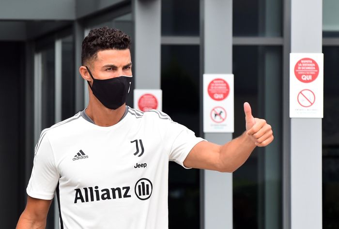 Trước đó, Phó chủ tịch Juventus Pavel Nedved xác nhận Cristiano Ronaldo vẫn sẽ là một phần trong kế hoạch của đội bóng ở mùa giải 2021/22. 