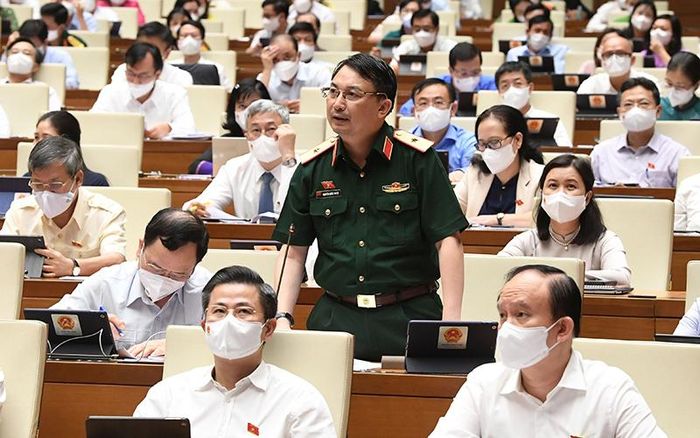  Đại biểu Quốc hội thành phố Hà Nội phát biểu thảo luận tại hội trường.Ảnh: QUANG KHÁNH