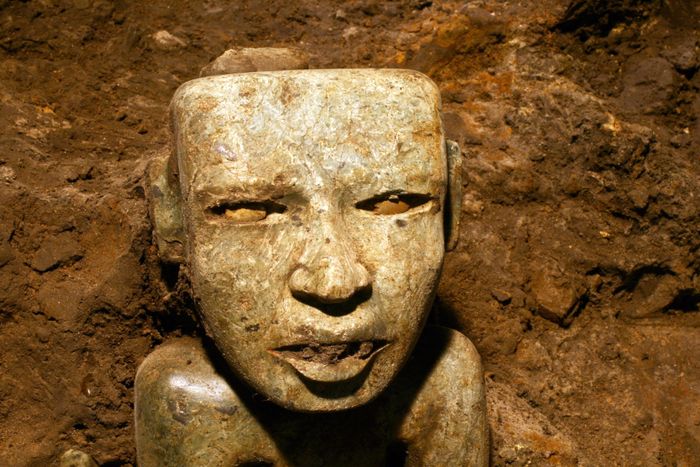 Từ đây, các chuyên gia suy đoán phụ nữ ở Aztec là những người quyền lực, có địa vị cao trong xã hội cũng như đóng vai trò quan trọng trong đời sống tôn giáo.