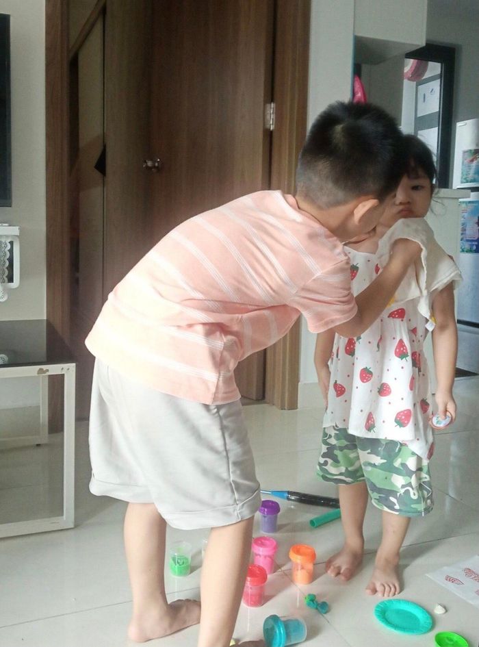  Sam, Cỏ được bố mẹ rèn lối sống tự lập và yêu thương nhau. 