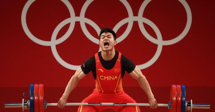 Shi Zhiyong phá kỷ lục thế giới và lập thêm ba kỷ lục Olympic mới ở hạng cân dưới 73kg cử tạ nam. (Ảnh: Getty Images) 