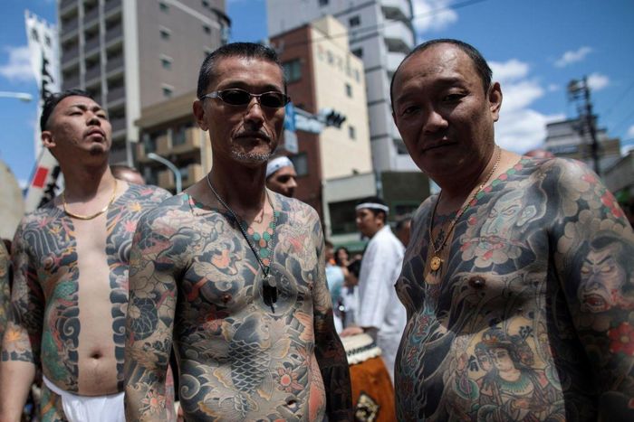 Theo ước tính, các băng nhóm yakuza hoạt động ở Nhật Bản có số lượng thành viên lên đến hơn 53.000 người.