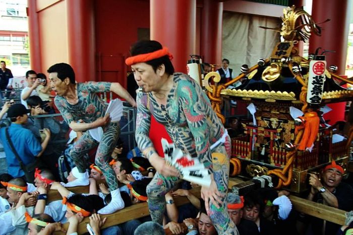 Sau đó, nhiều băng yakuza khác xuất hiện với hoạt động chính là điều hành, quản lý những khu đánh bạc.