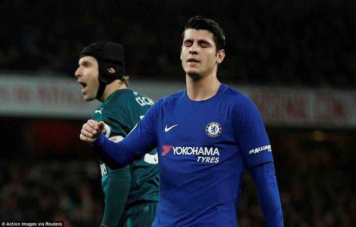  Cập bến Stamford Bridge, chân sút người Tây Ban Nha thực sự gây thất vọng. Morata thường xuyên để lại hình ảnh vật vờ, bỏ lỡ cơ hội ngon ăn. Hiện Morata đang là đồng đội của Ronaldo tại Juventus theo dạng cho mượn từ Atletico Madrid. 