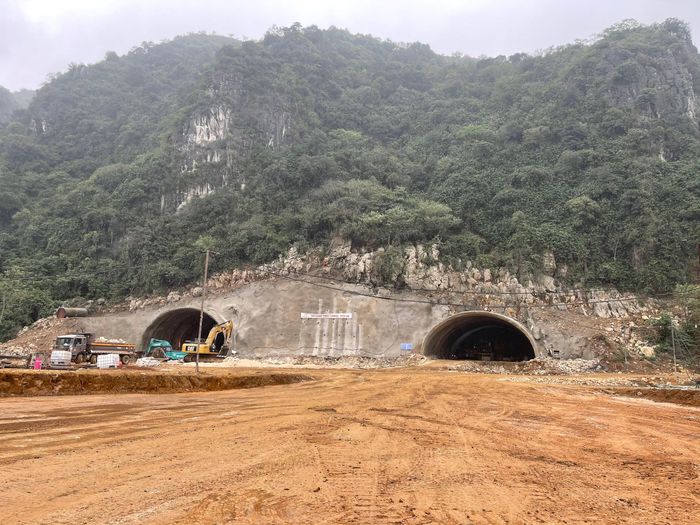  Công trường thi công dự án thành phần cao tốc Bắc-Nam đoạn Mai Sơn-QL45. Ảnh: VGP 