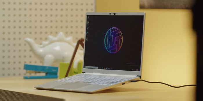  Một vài điểm trừ đáng tiếc của sản phẩm là không hỗ trợ chuẩn kết nối Thunderbolt 4 dù đang sử dụng CPU Intel thế hệ 11. Ngoài ra, các module của máy vẫn chỉ được sản xuất độc quyền bởi Framework, gây lo ngại cho người dùng về giá cả cũng như quá ít lựa chọn trong tương lai. Ảnh: Linustechtips. 