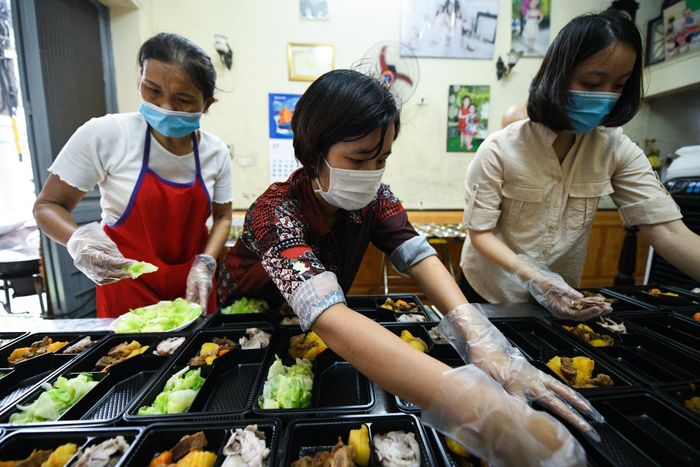  Hiện nay, trên địa bàn phường có 10 chốt gồm công an, dân quân ứng trực, tương đương với khoảng 30-40 suất ăn/ngày. 
