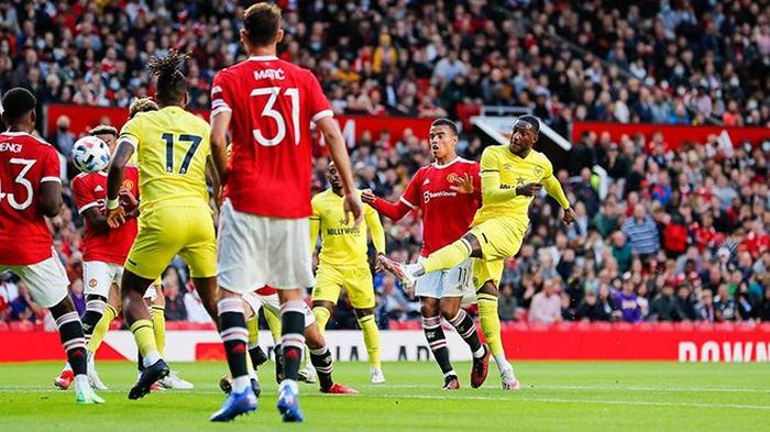Trận MU và Brentford, có 30.000 CĐV được phép vào sân theo dõi
