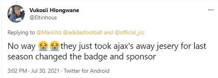 "Không thể nào. Áo đấu này nhìn giống như mẫu sân khách của Ajax mùa trước vậy, chỉ là đổi hình CLB và nhà tài trợ"