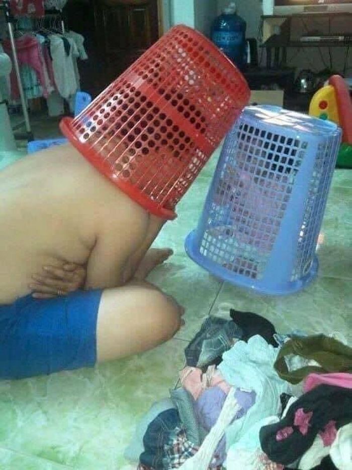Đôi lúc, cách chăm con “bá đạo“ của bố khiến các mẹ phải “hốt hoảng".