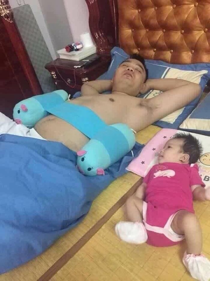 Rồi ai trông ai vậy mẹ ơi?