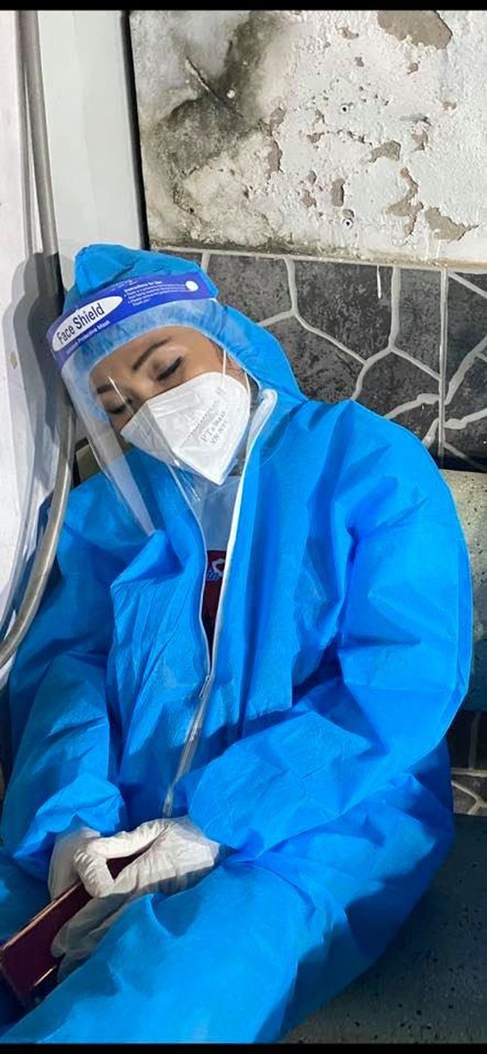Có những khi mệt và tranh thủ chợp mắt