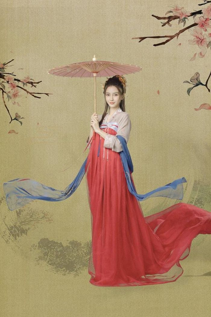 Chi tiết này càng khiến khán giả tin rằng hôn nhân của cả hai đã rạn nứt. Ngoài ra, nữ diễn viên còn vướng nghi vấn cặp kè với mỹ nam kém 9 tuổi Thái Từ Khôn.