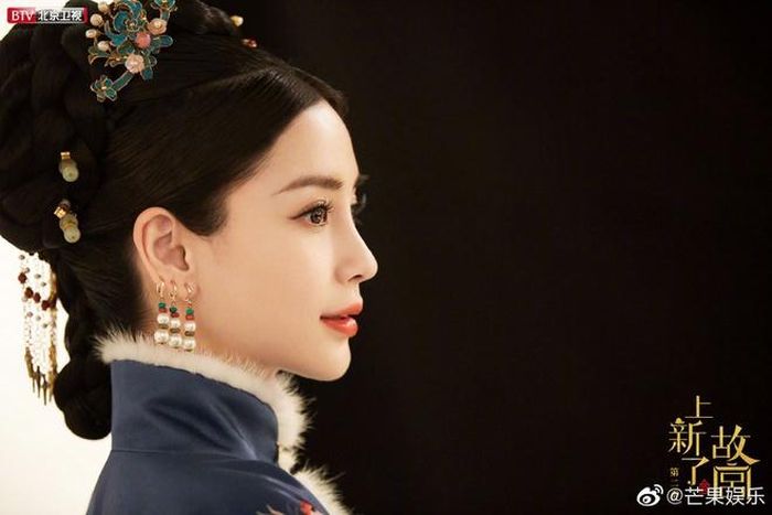 Thời gian gần đây, Angelababy và Huỳnh Hiểu Minh là hai cái tên bị chỉ trích nhiều. Trong đợt quyên góp từ thiện hỗ trợ lũ lụt tại Hà Nam (Trung Quốc), cả hai góp số tiền ít ỏi, bị chê keo kiệt. Cặp nghệ sĩ cũng không góp dưới danh nghĩa vợ chồng mà tách riêng.