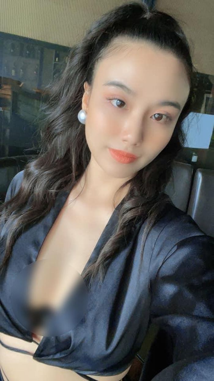Thời gian từng yêu Hữu Công, hot girl Linh Miu thường xuyên nhận nhiều "gạch đá" từ cộng đồng mạng vì cho rằng họ đang là chiêu trò nhằm đánh bóng tên tuổi của mình.