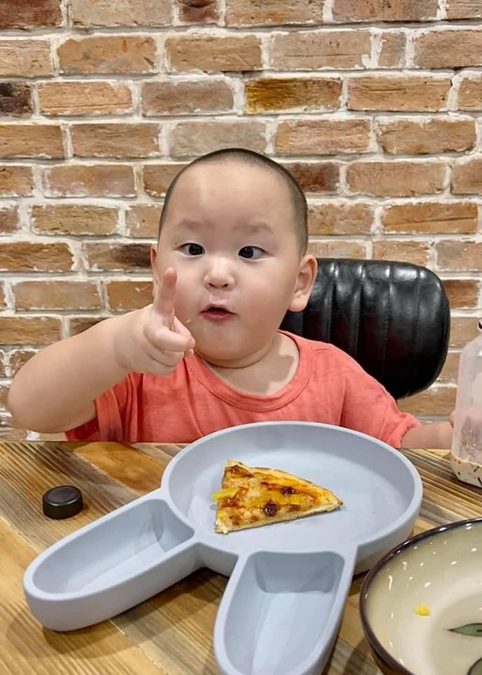 Và nếu em có là "cái thùng không đáy" thì mẹ My cứ chuẩn bị cơm gạo nhiều nhiều cho em nhé!
