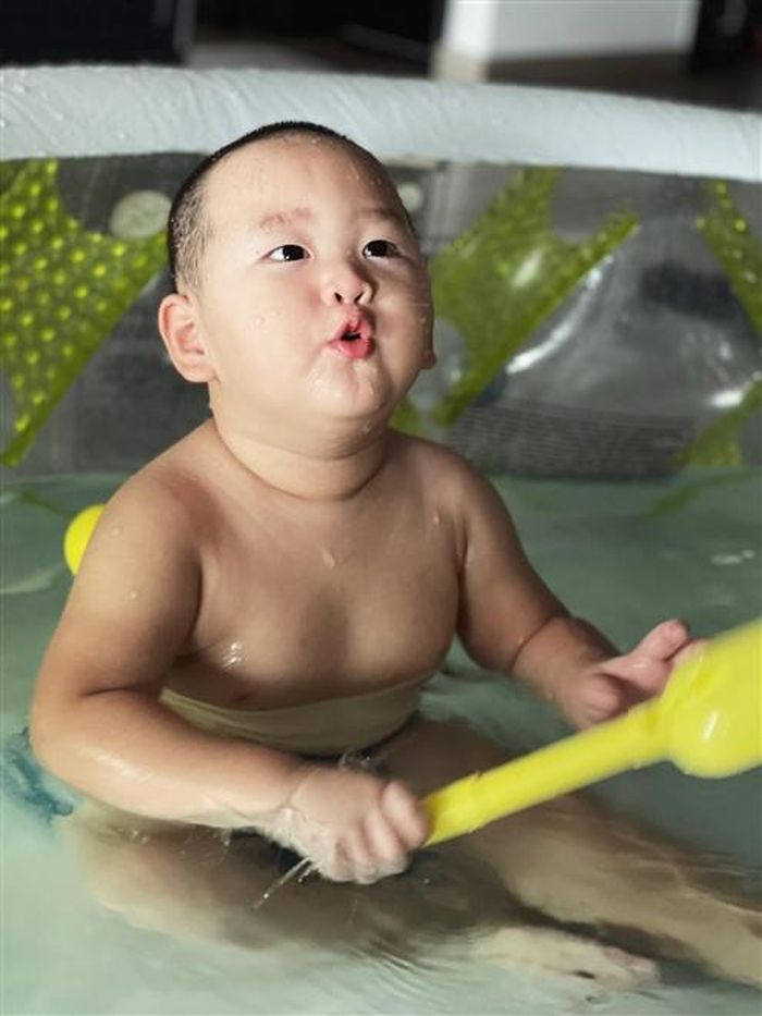 Nhưng trông Hayden vẫn vô cùng đáng yêu