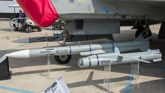SPEAR-EW sẽ tăng cường cho các máy bay chiến đấu của NATO khả năng chiến đấu cao hơn nữa do tầm bay xa hơn và tăng tính linh hoạt khi sử dụng. Các loại tên lửa dù nhỏ cũng trở thành vũ khí gần như “chiến lược”, có khả năng quyết định kết cục của cuộc chiến. Nguồn: Topwar.