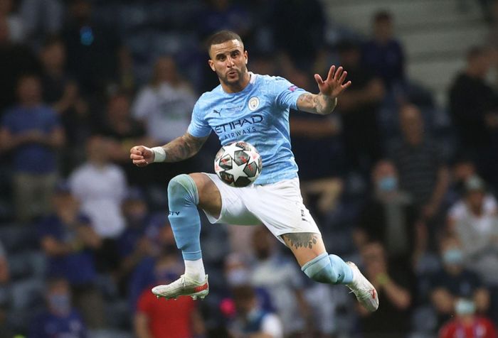 Hậu vệ của Man City, Kyle Walker, hiện là cầu thủ có tốc độ trung bình tốt nhất Ngoại hạng Anh. Theo thống kê của Optus Sports, trong mùa giải 2020/21, Walker đạt vận tốc trung bình lên tới 32 km/h.