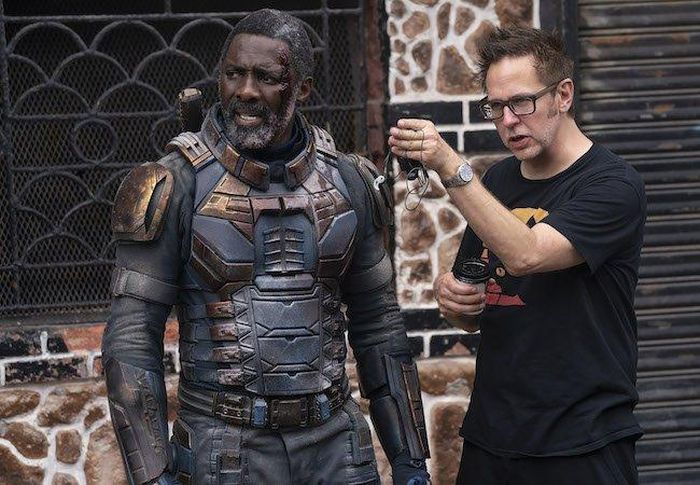 James Gunn (phải) trên phim trường “The Suicide Squad”
