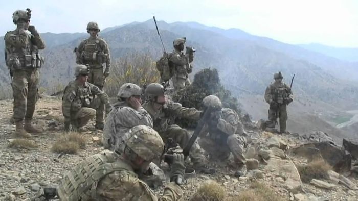 Các giải pháp chính trị cho vấn đề Afghanistan đều đi chệch hướng. Các nước phương Tây không chỉ đánh giá quá cao vai trò của họ ở Afghanistan, mà bộ máy hành chính mà NATO giúp xây dựng, còn góp phần khiến lực lượng ly khai và các nhóm vũ trang khác ở Afghanistan thu lợi riêng.